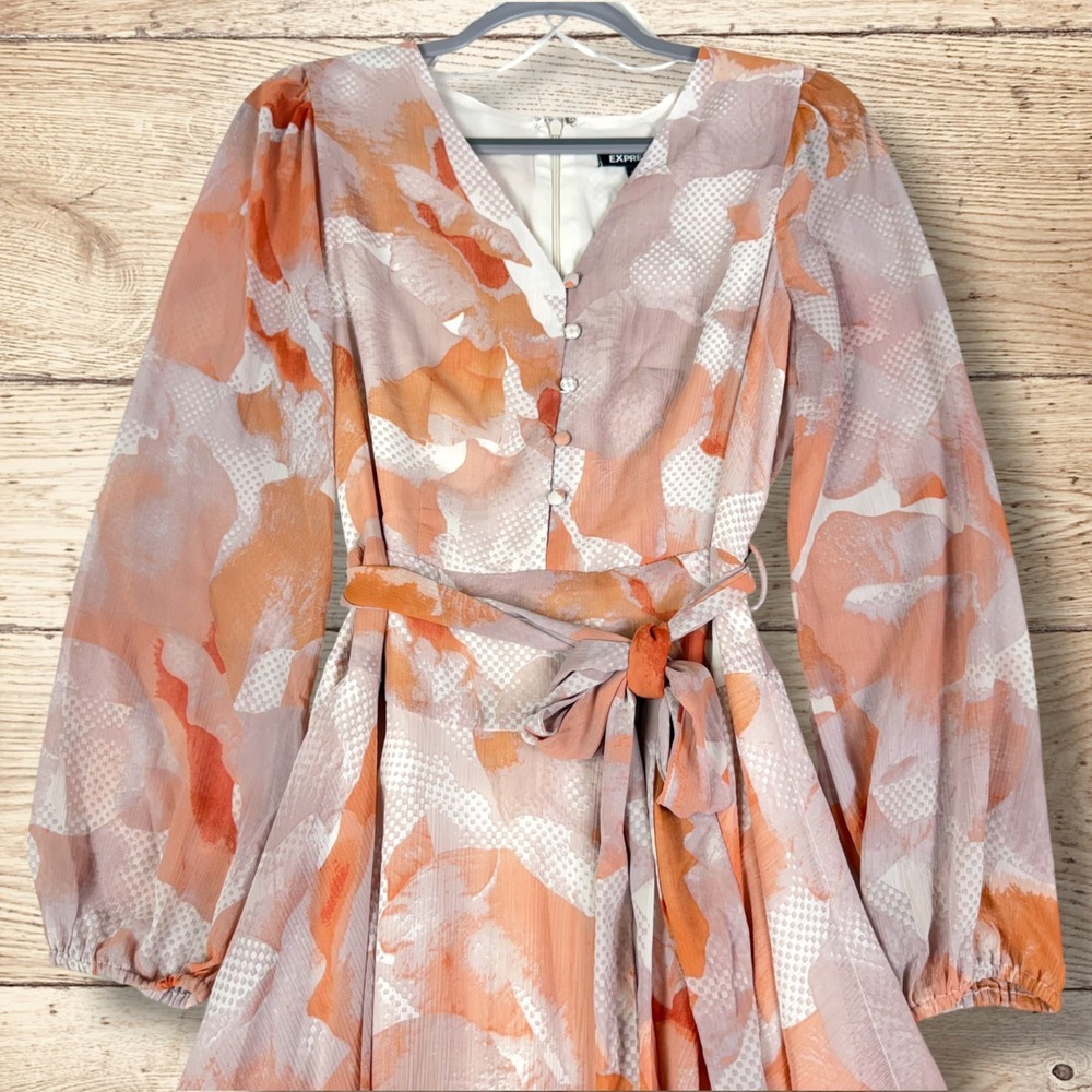 EXPRESS Printed Button‎ Front Tie Waist Midi Dress NWT Size M Peach Floral Print - Picture 7 of 12